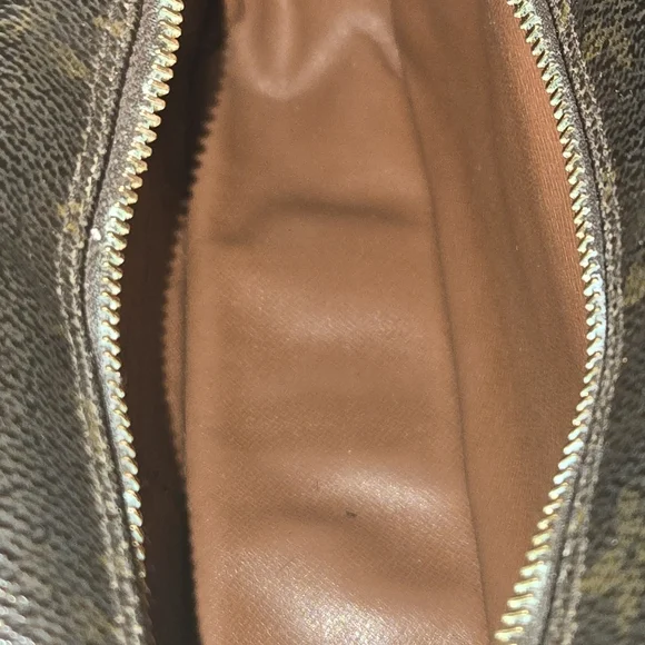 Louis Vuitton Purse Monogram - Picture 13 of 17